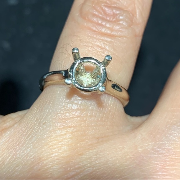 14k White Gold Solitaire 2ct 8mm Setting